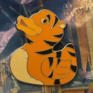 Disney trading pins duck